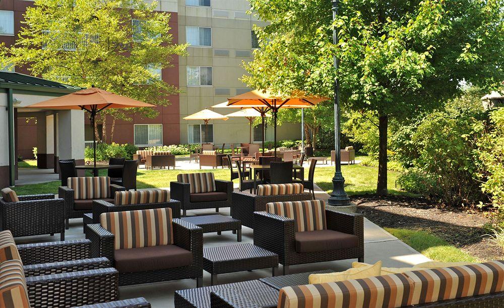 Courtyard Edison Woodbridge Hotel Exterior photo