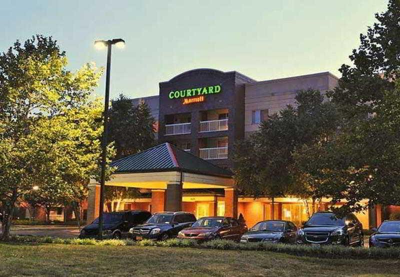 Courtyard Edison Woodbridge Hotel Exterior photo